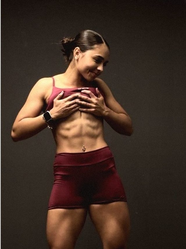 Aninha seis meses depois, no shape que a levou ao palco wellness